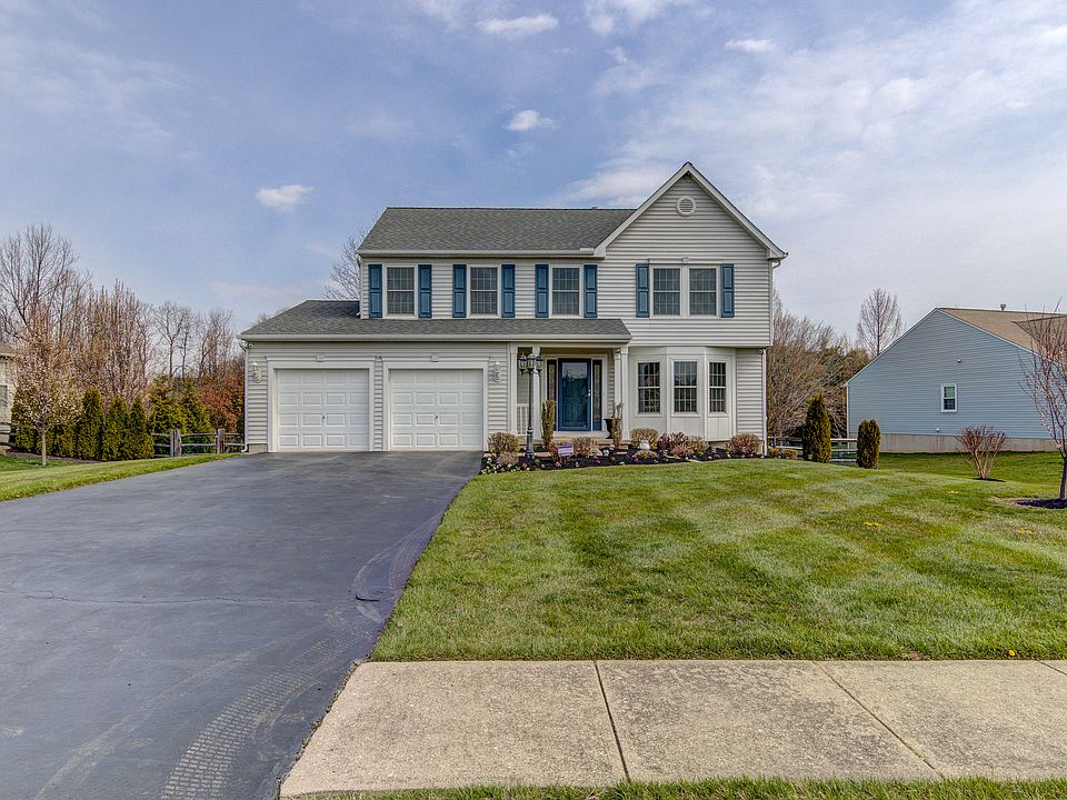 1st image of 122 Peace Ct E