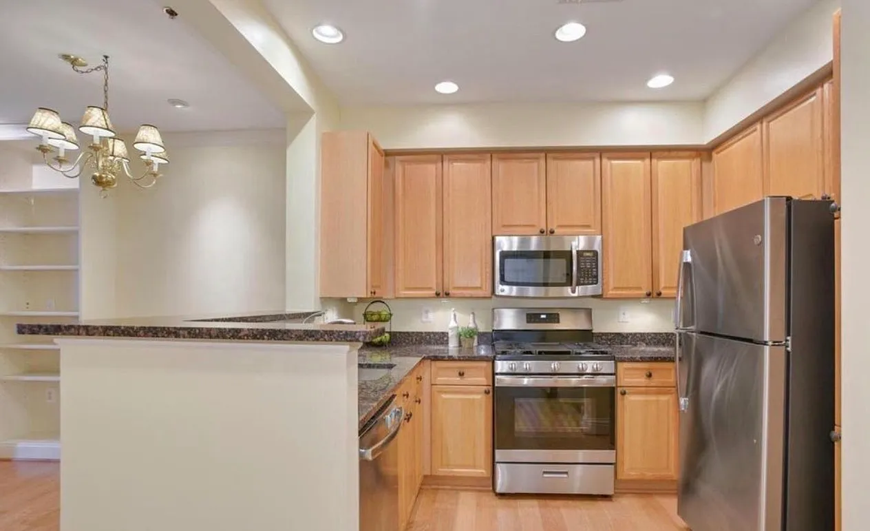 2 bed, 930 sqft, $2,500 — Photo 4