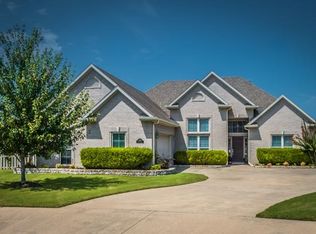 3398 Paris Ln, Huntsville, AR 72764