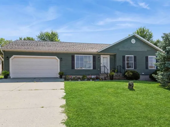 105 Bailey Park Rd, Williamsburg, IA 52361
