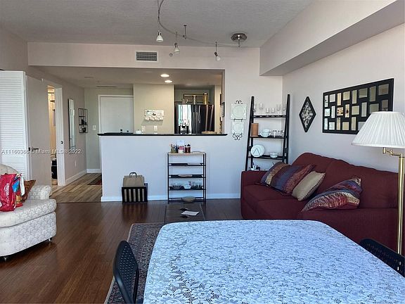5th image of 335 Biscayne Blvd #4206