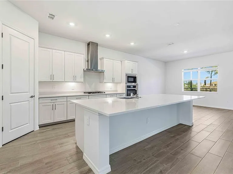 5420 Lightning Whelk Ln — Photo 9