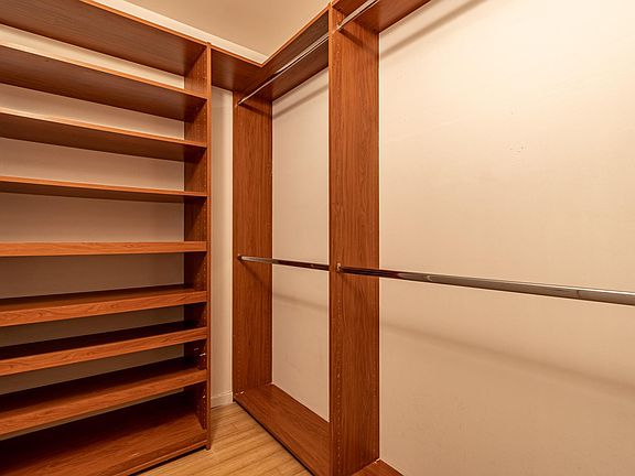 4th image of 1130 S Flower St APT 412