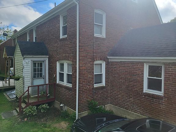 Driveway Entry and mudroom.