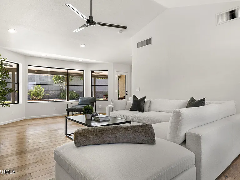 2601 E Sahuaro Dr — Photo 14