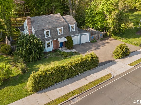 3rd image of 516 Park Road