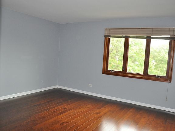 5th image of 1551 Ashland Ave APT 405