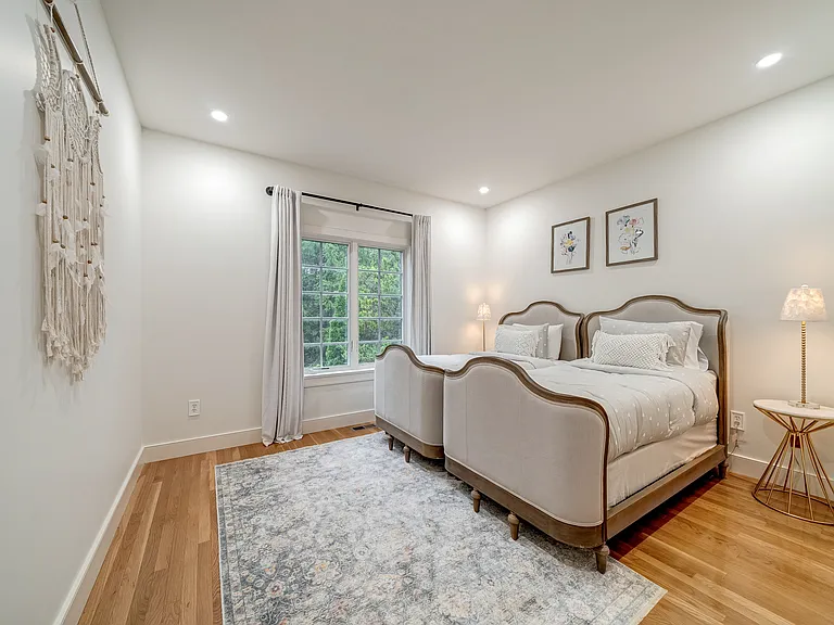 1129 Old Sag Harbor Rd — Photo 16
