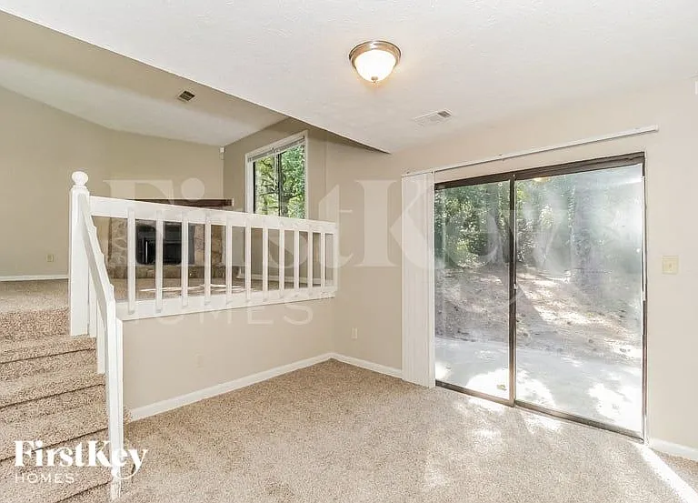 5211 Scarbrough Ln — Photo 4