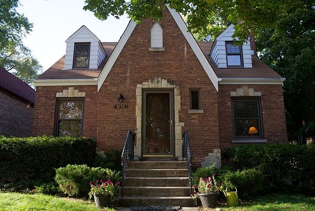 1st image of 5716 N Rogers Ave