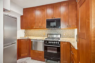 3535 Kings College Place #1E image 1 of 8