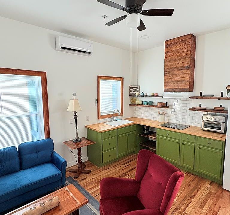 1st image of 135 W Elizabeth St #5