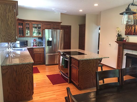 4th image of 16475 Dixon Dr