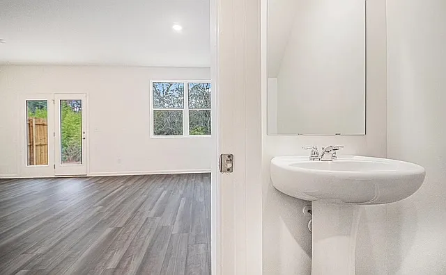 626 Jervis Way — Photo 6