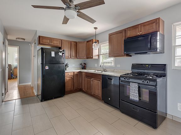 3rd image of 25 Blackhawk Dr