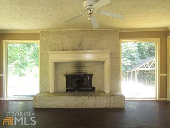3rd image of 100 Meadowbrook Dr