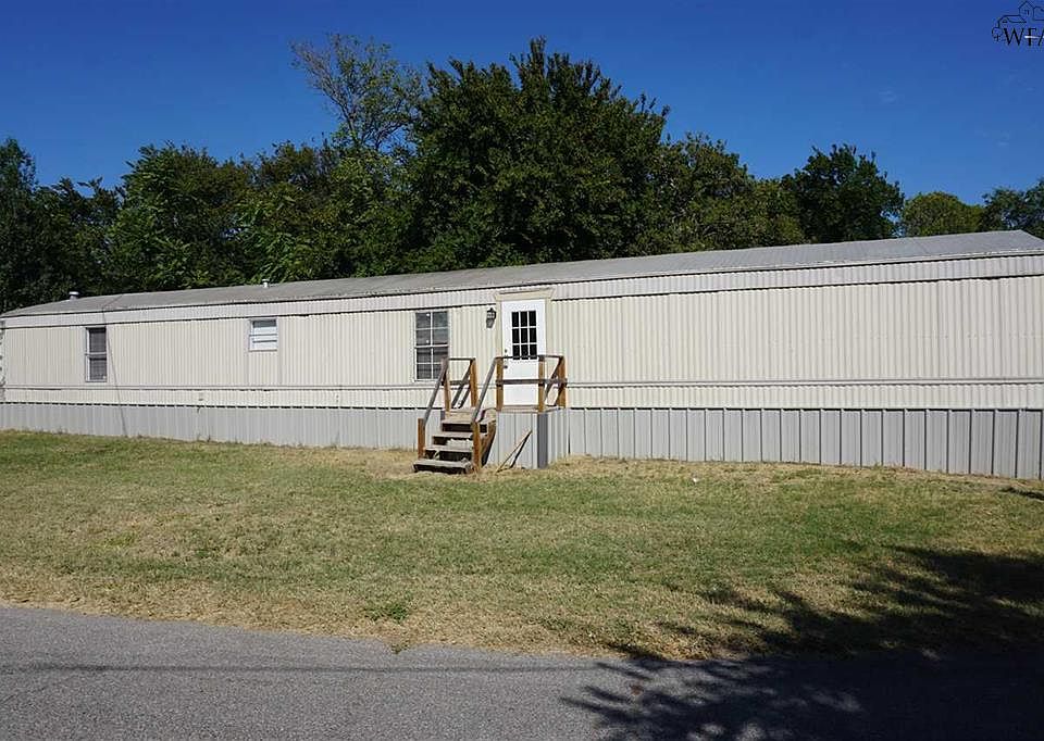 1st image of 601 E 1st St