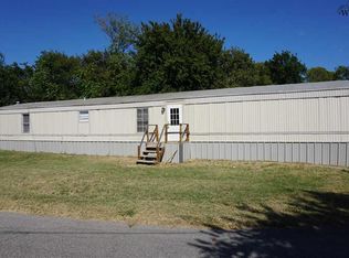601 E 1st St, Burkburnett, TX 76354