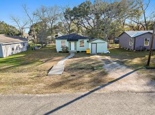 506 Trinity St, Anahuac, TX 77514