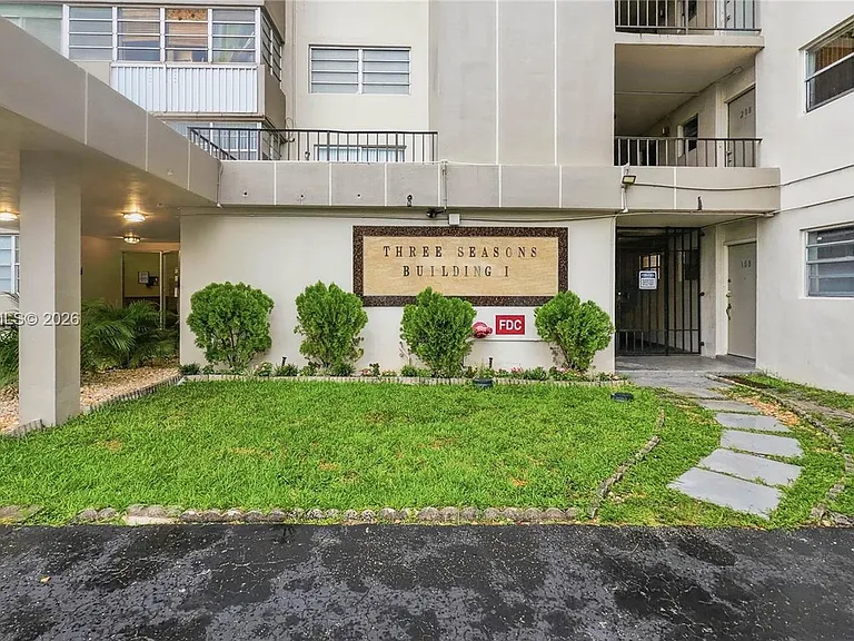 16450 Miami Dr #103 — Photo 8