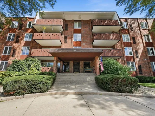 121 S Spruce Ave APT 207, Wood Dale, IL 60191
