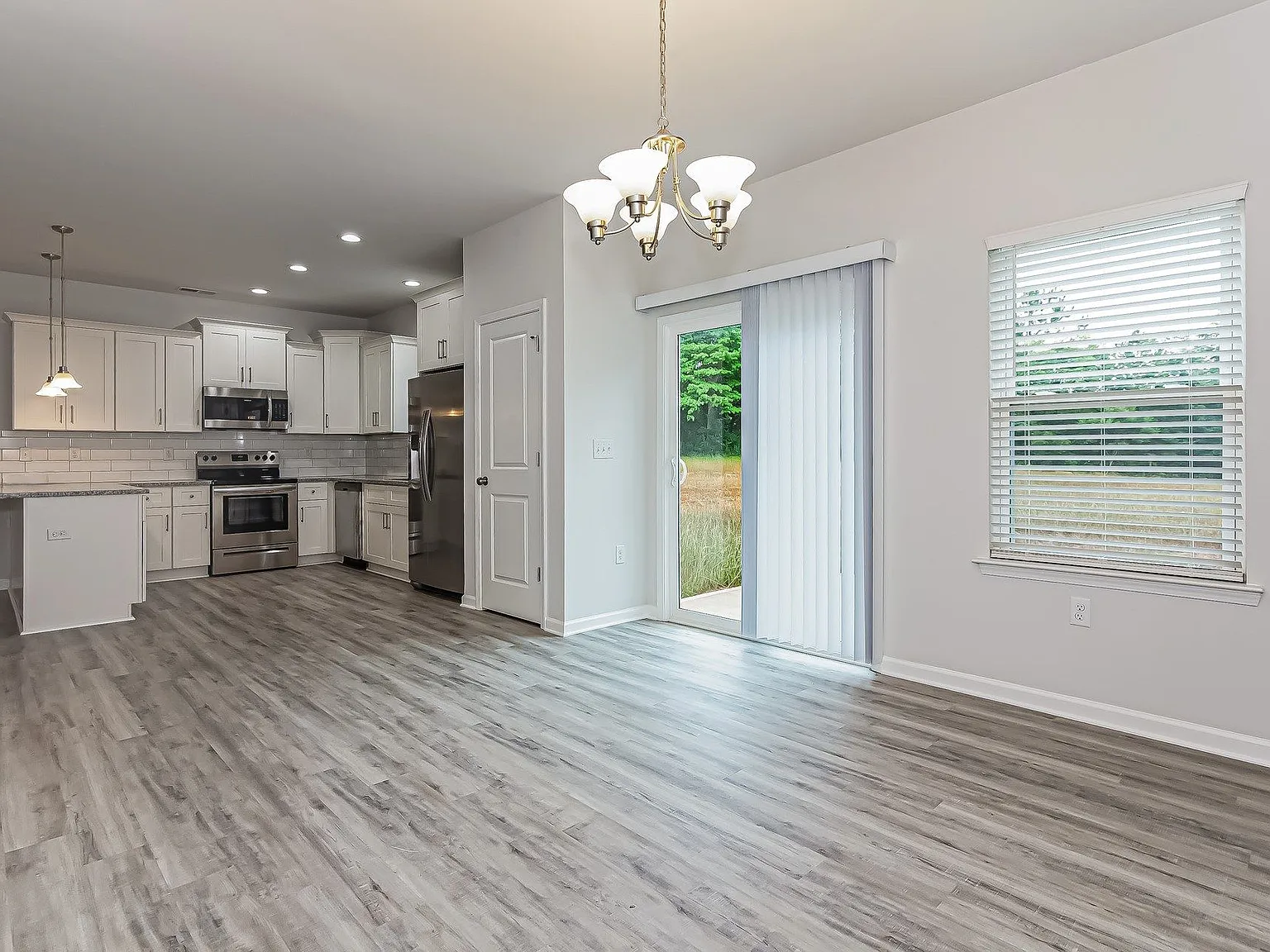 4 bed, 2.5 bath, 1865 sqft, $2,245 — Photo 3