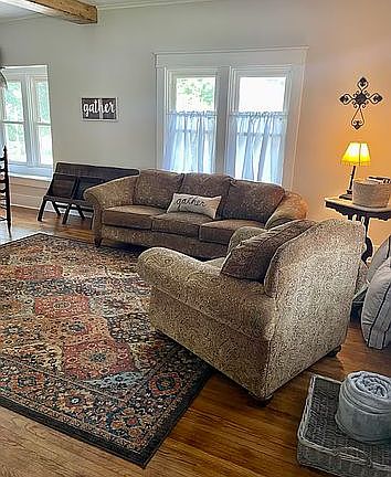 2nd image of 900 Hansen Ave
