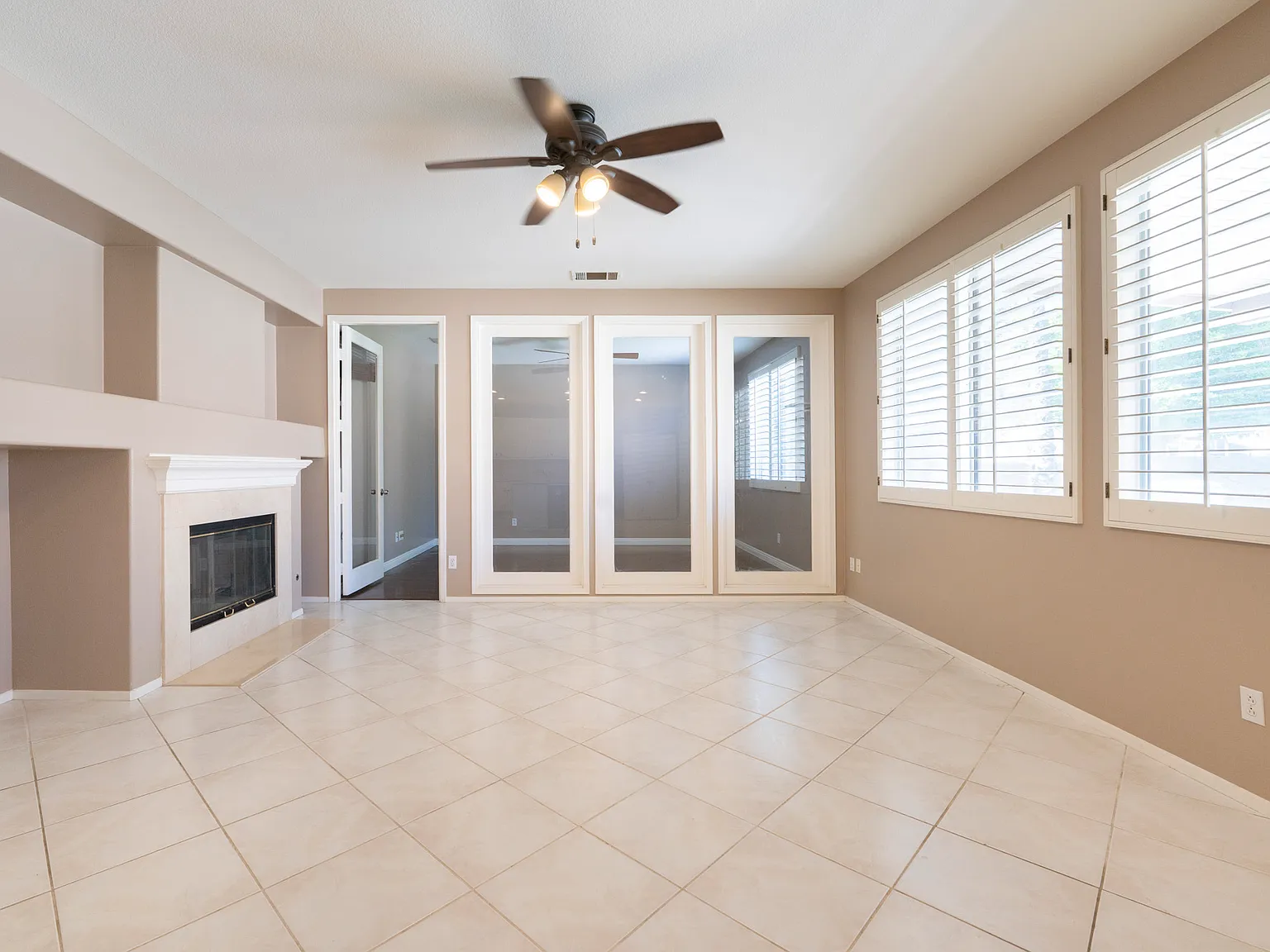 5 bed, 3683 sqft, $4,300 — Photo 2