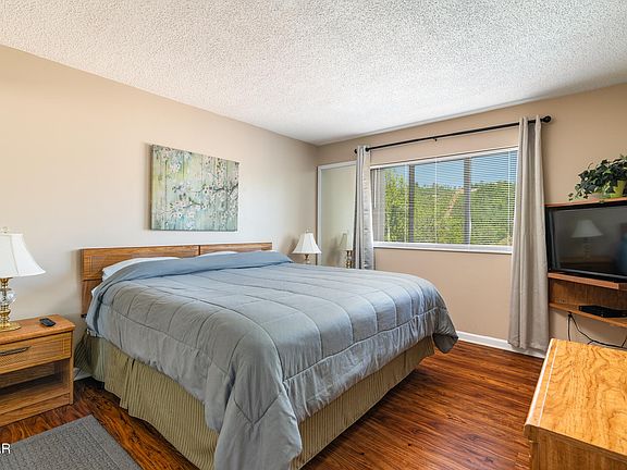 5th image of 354 E Holly Ridge Rd #401