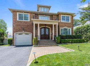 81 Sealy Dr, Lawrence, NY 11559