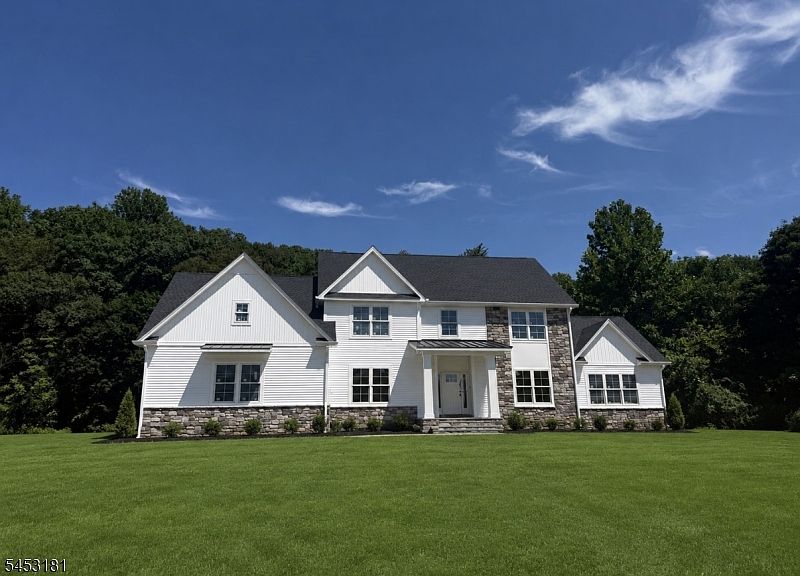1st image of 4 Highland Meadows Road