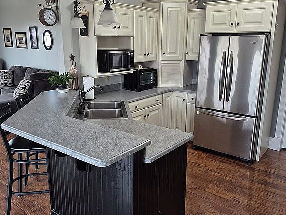 5th image of 372 Transit Rd