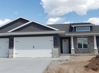 1370 Coral Reef Ln, Green Bay, WI 54313