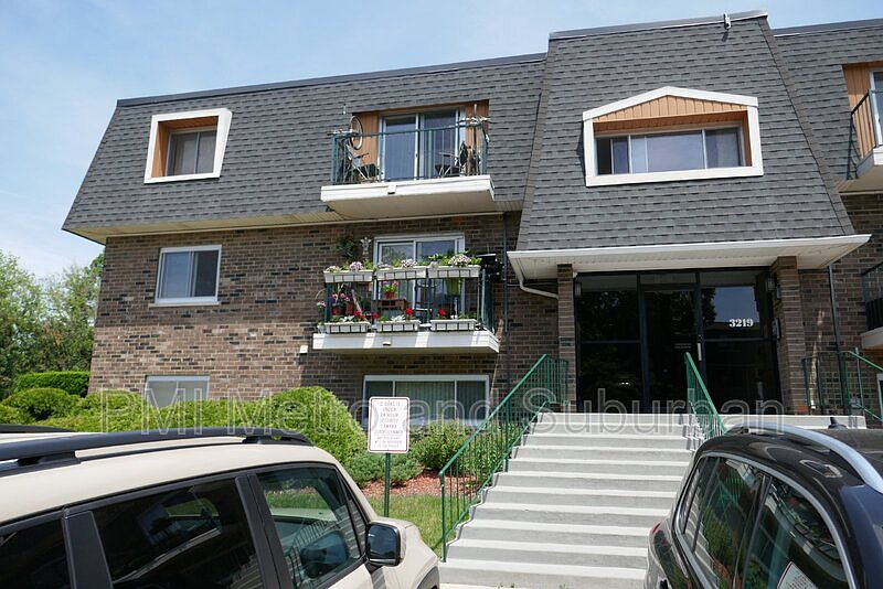 1st image of 3219 W Parkway Dr APT 1E