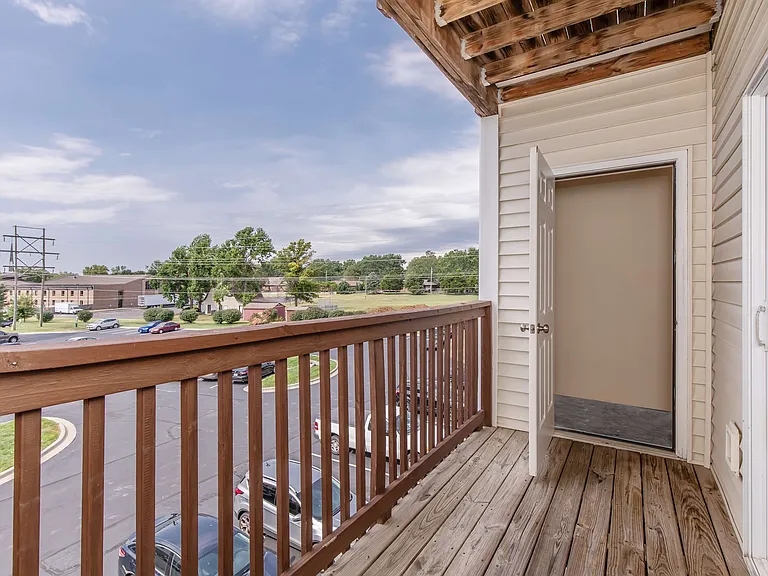 Hawthorn Suites 1 Bed 1 Bath Balcony