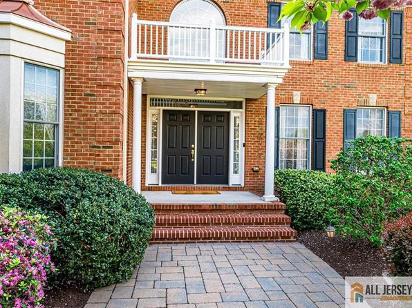 5 Erin Ct S