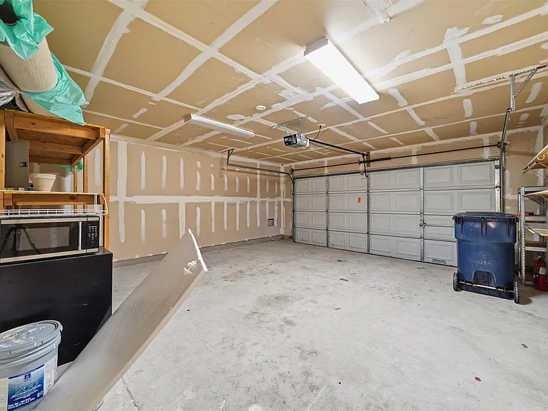 104 Carol Ave — Photo 31