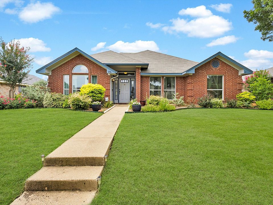 1st image of 806 Red Oak Dr