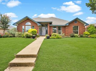 806 Red Oak Dr, Lewisville, TX 75067