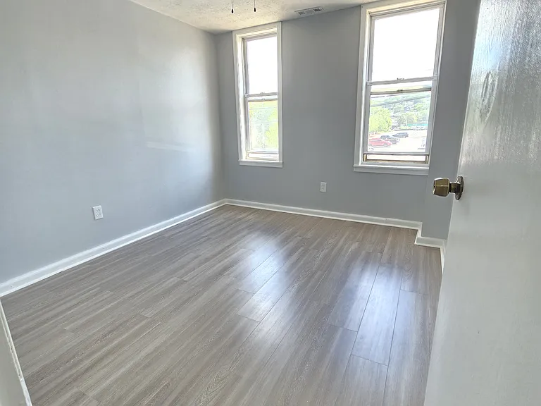 1906 Monongahela Ave #3 — Photo 10