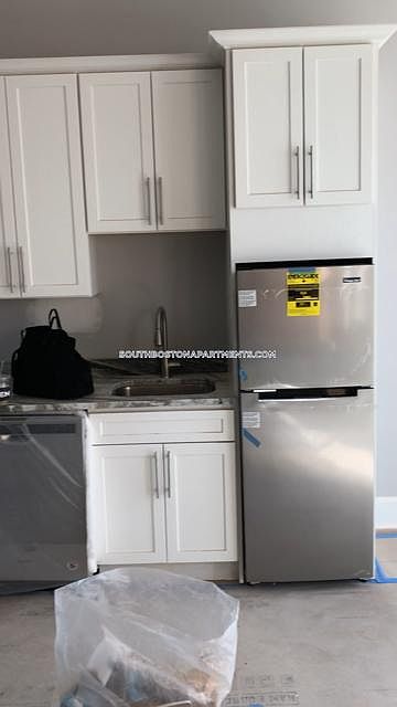 2nd image of 470 E 4th St #U1a