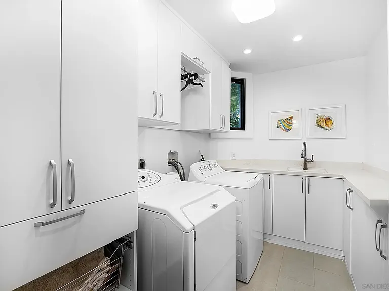 1070 Coronado Ave — Photo 33