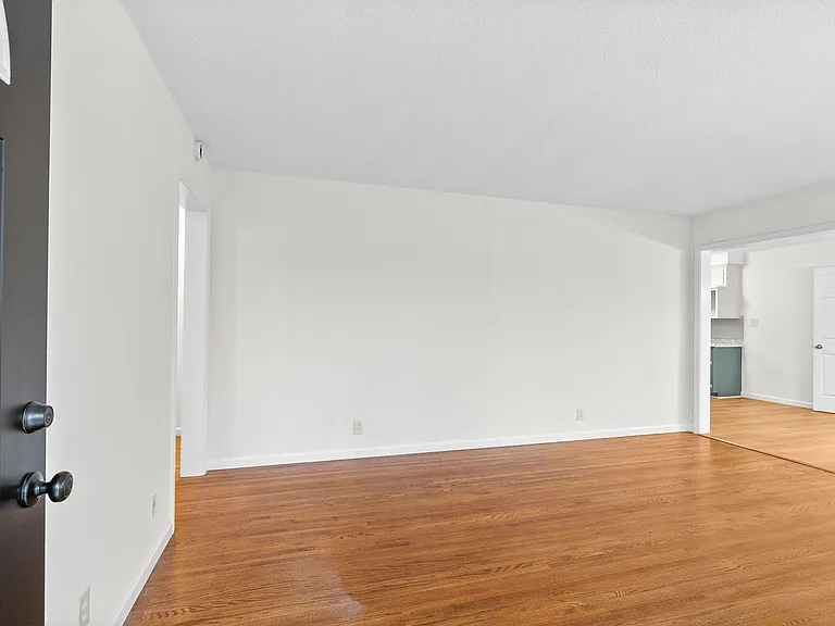 2522 Timberwood Dr — Photo 3