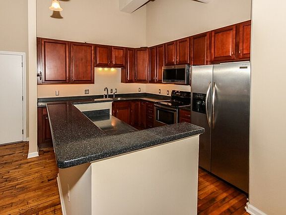 4th image of 624 E Walnut St APT 23
