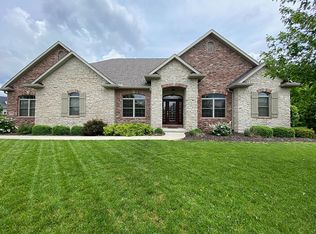 1816 Kern Rd, Washington, IL 61571