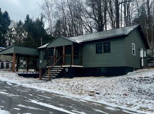 150 4th St, Mount Hope, WV 25880