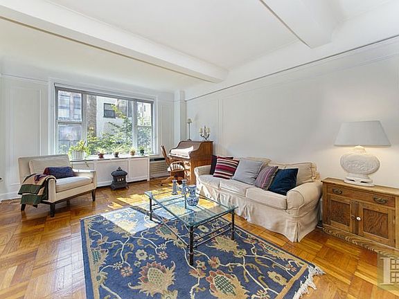 3rd image of 330 W 72nd St APT 2D