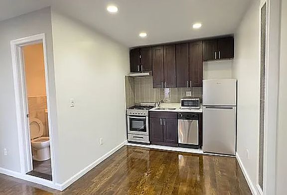 3rd image of 196 Sackett St APT 3F