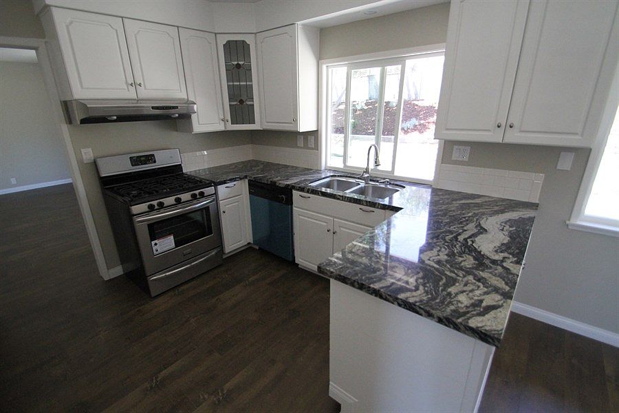 2nd image of 133 Thames St