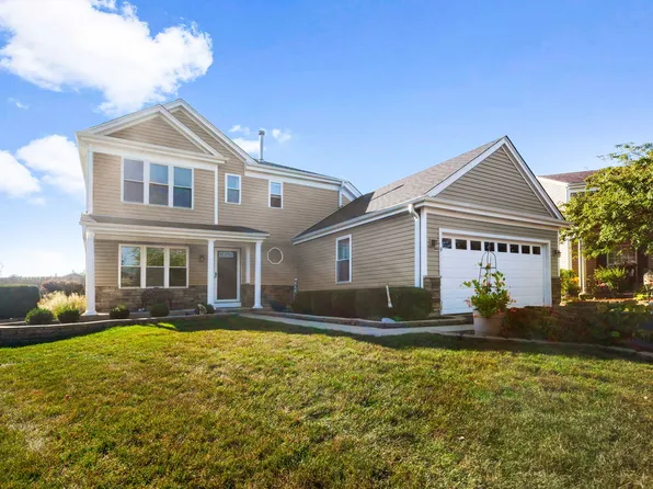 9 Arthur Ct, Streamwood, IL 60107